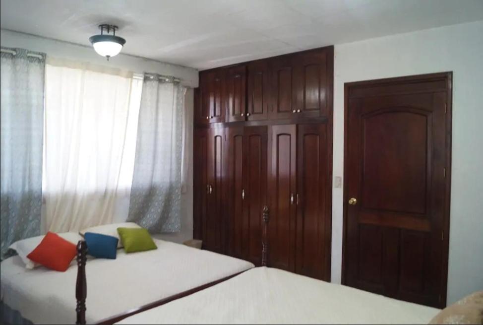 Apartamentos Comodos Cerca Del Aeropuerto グアテマラシティ エクステリア 写真