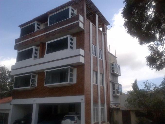 Apartamentos Comodos Cerca Del Aeropuerto グアテマラシティ エクステリア 写真